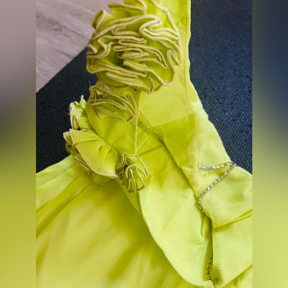 Sexy off shower with floral one shoulder and crystal string on the other. XS-S - Picture 4 of 11